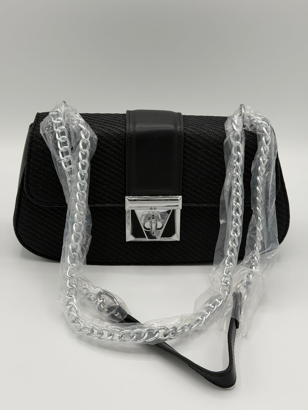 Luxury crossbody with long chain