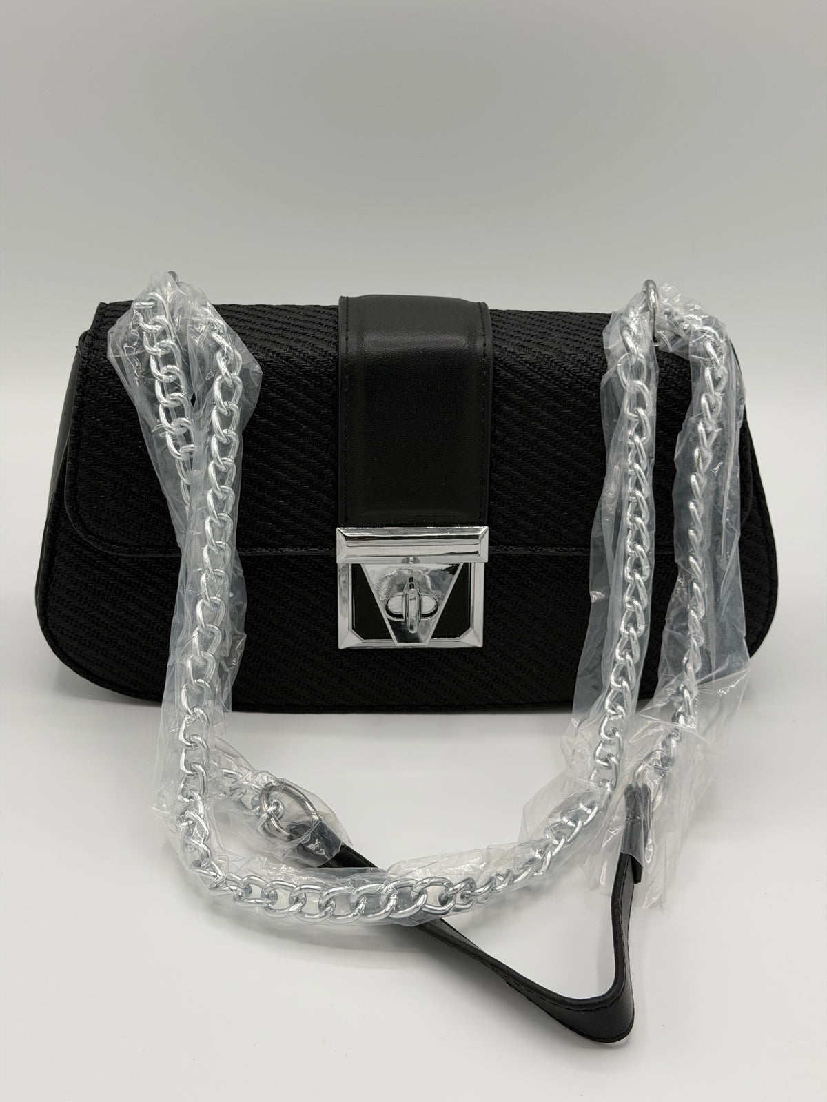 Luxury crossbody with long chain