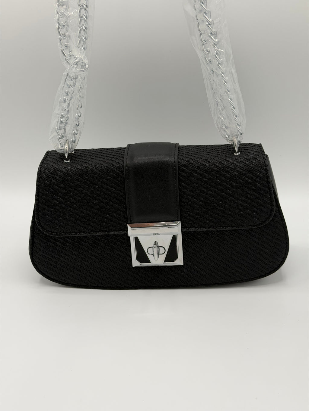 Luxury crossbody with long chain