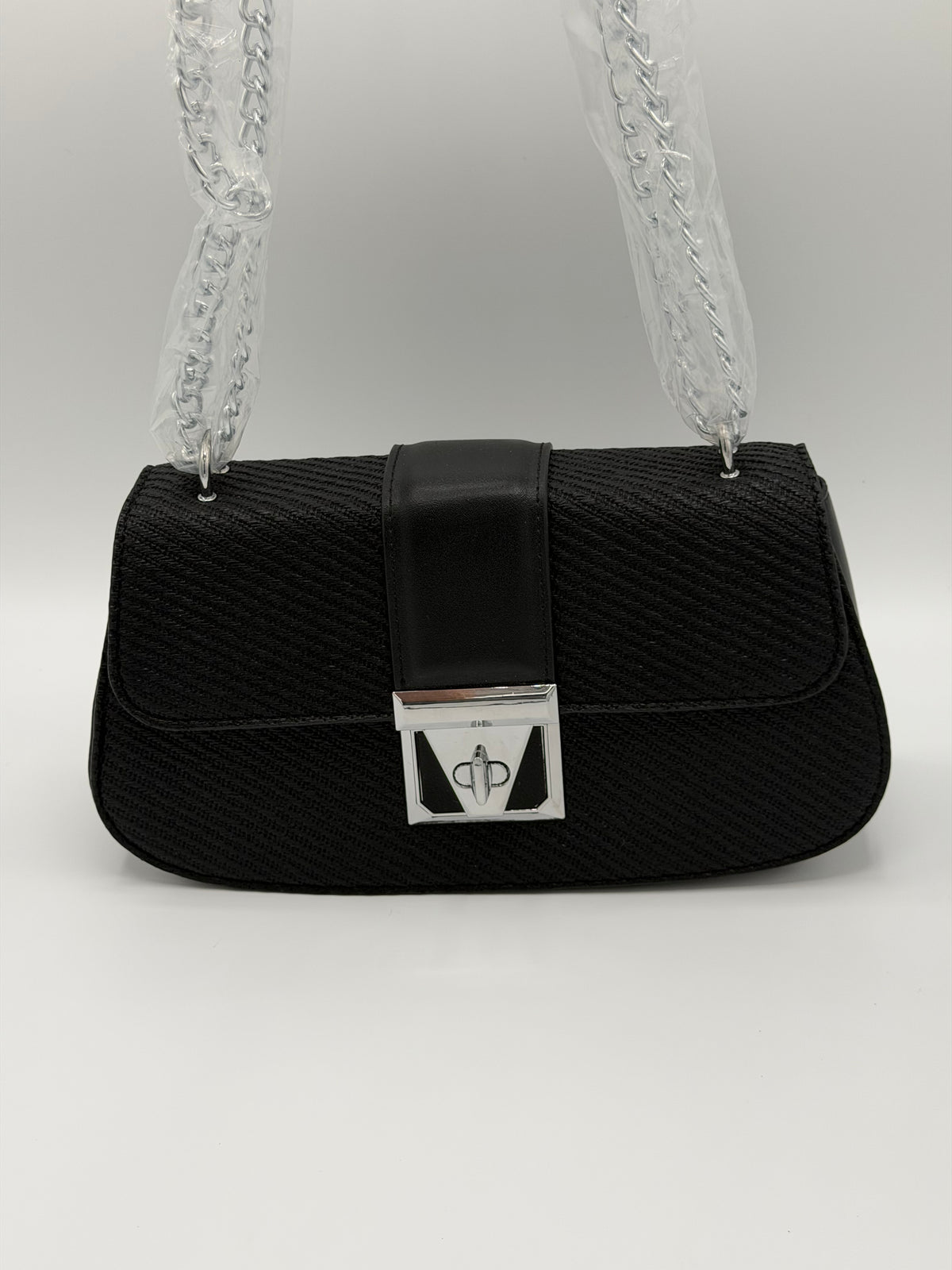 Luxury crossbody with long chain
