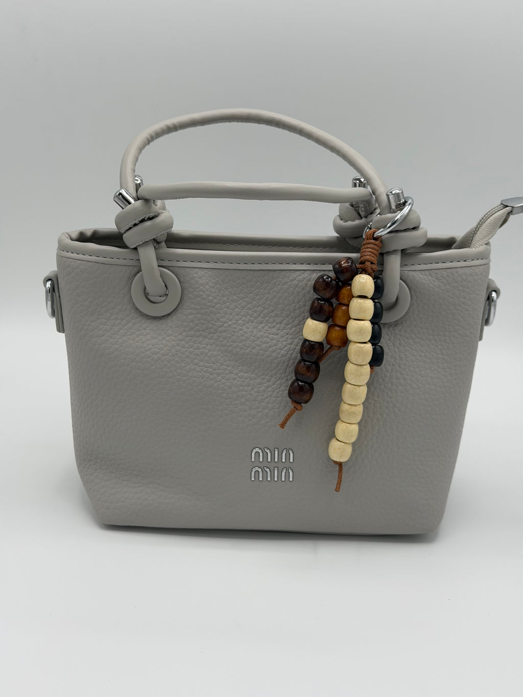 Luxury hand bag with crossbody strep