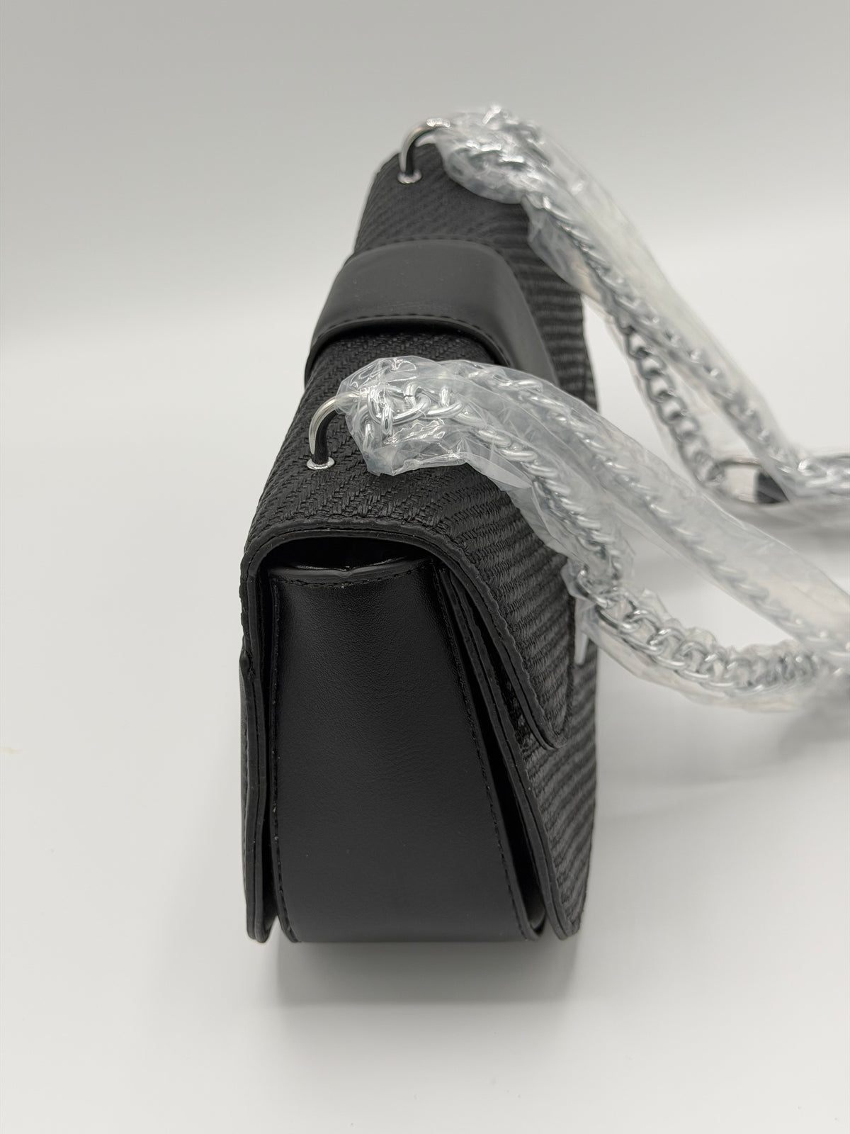 Luxury crossbody with long chain