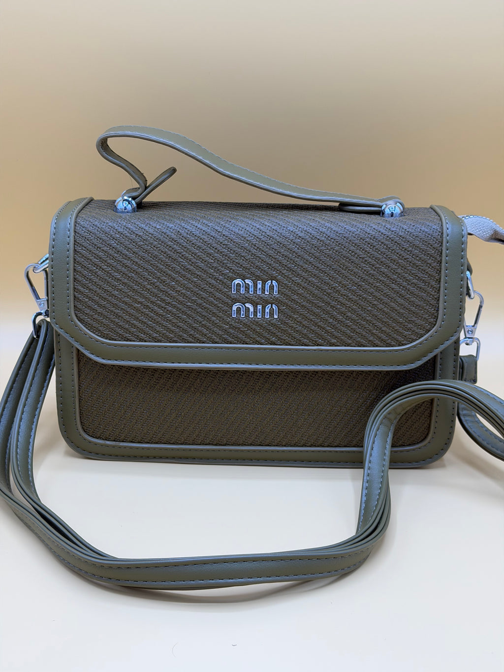 Min min cross body