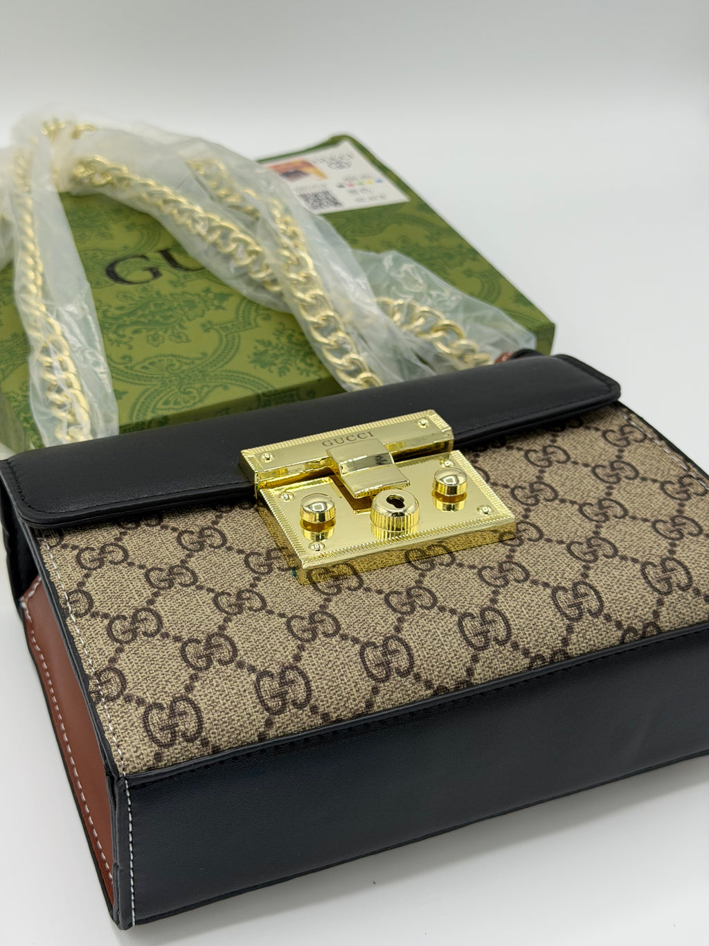 Luxury crossbody with golden Chain