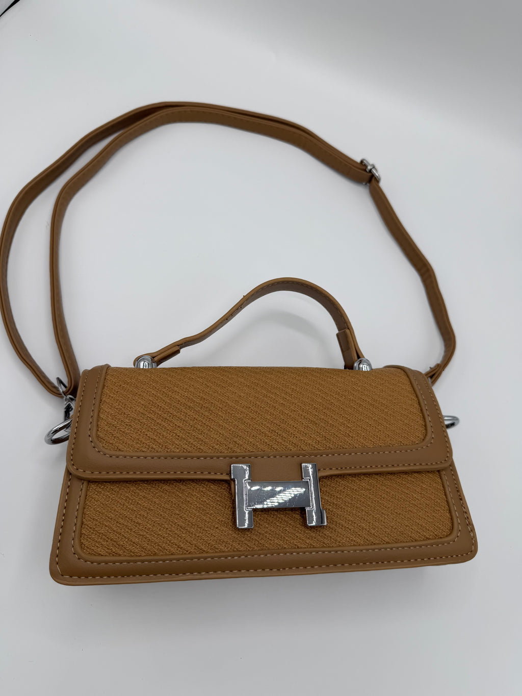Crossbody handcarry