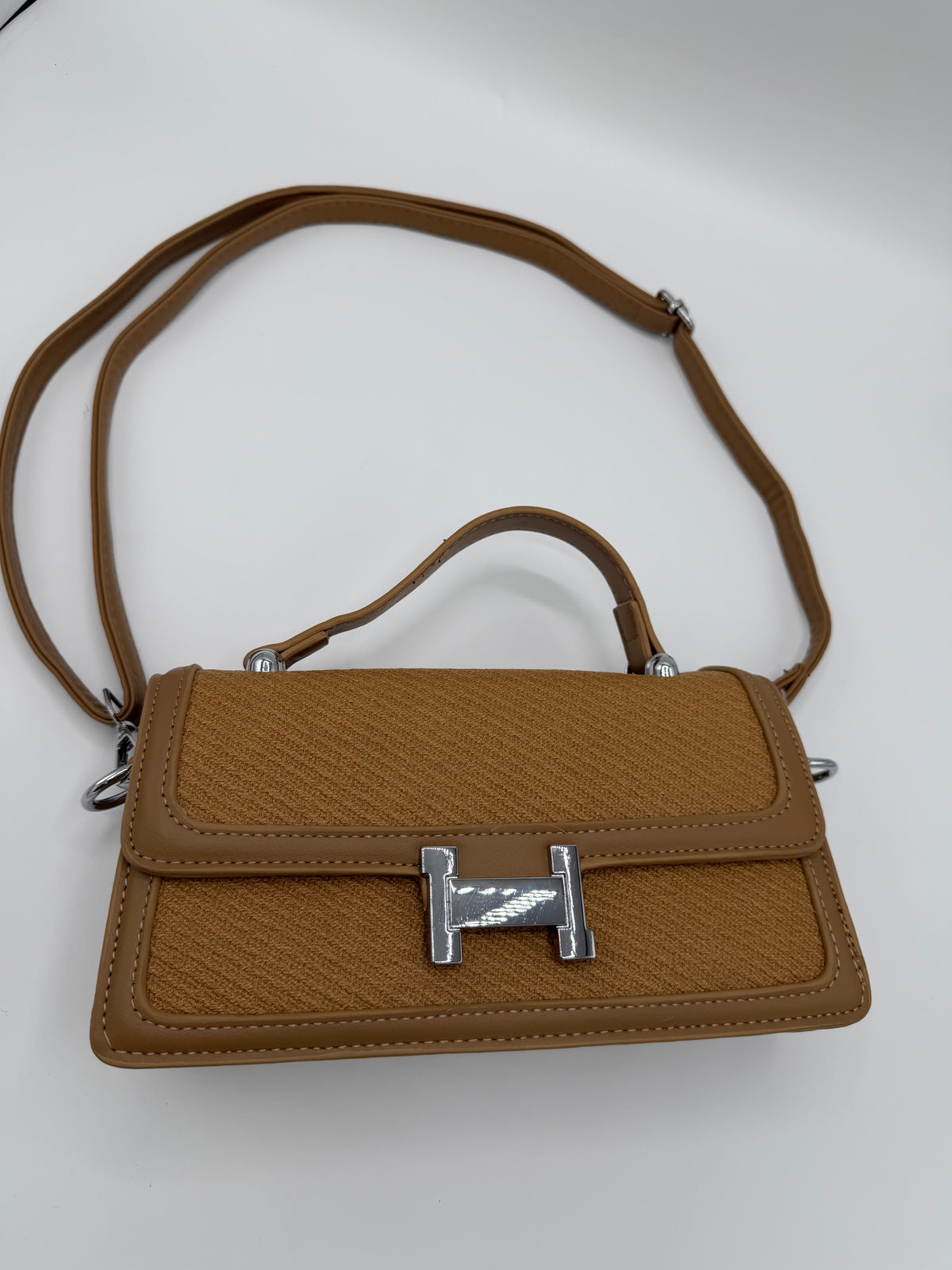 Crossbody handcarry