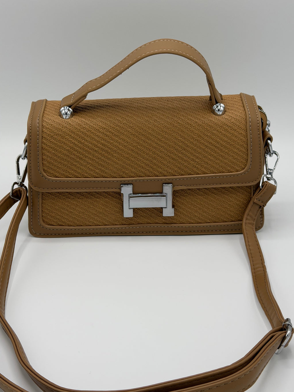 Crossbody handcarry