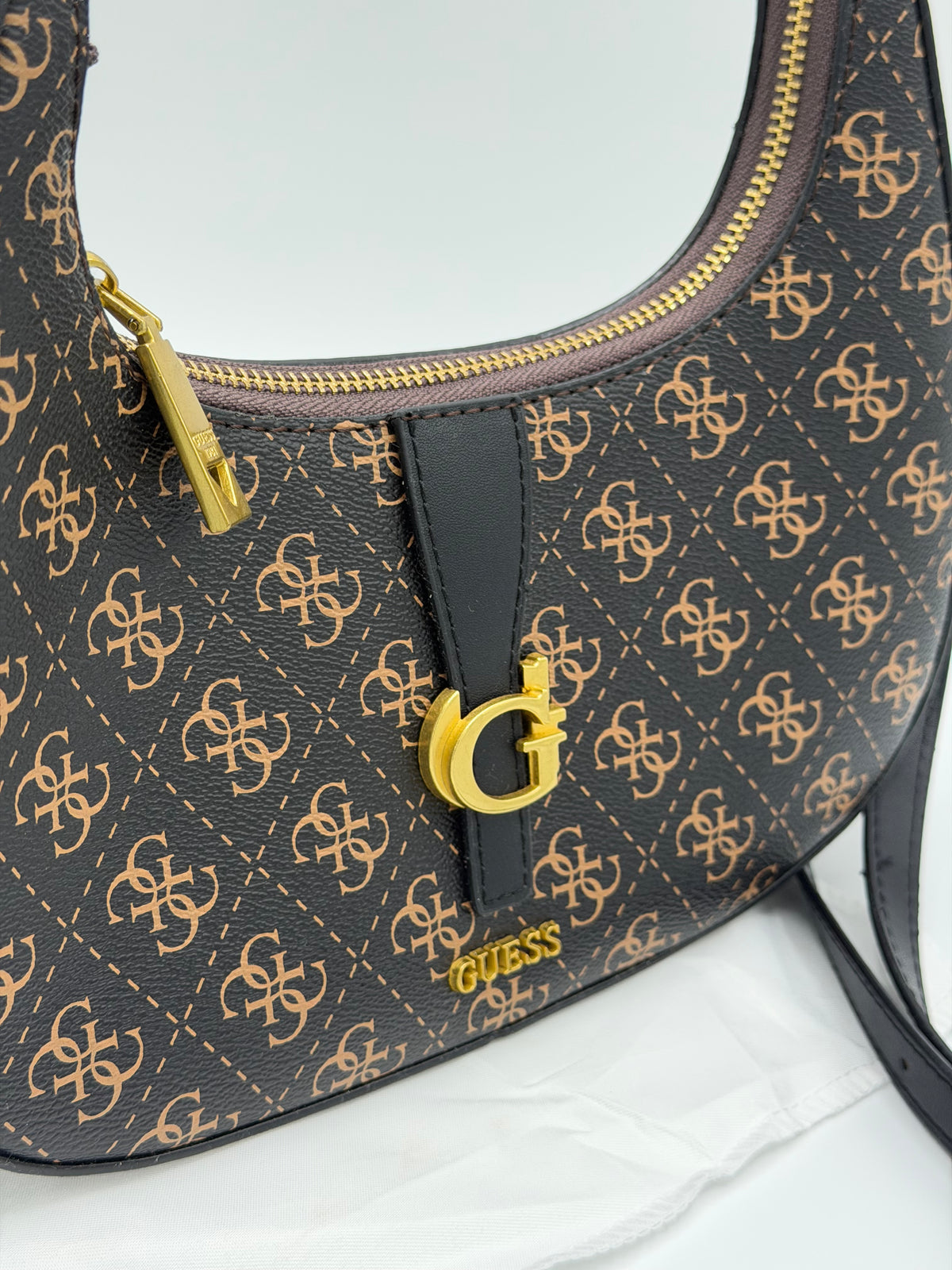 Guess trendy shoulder bag